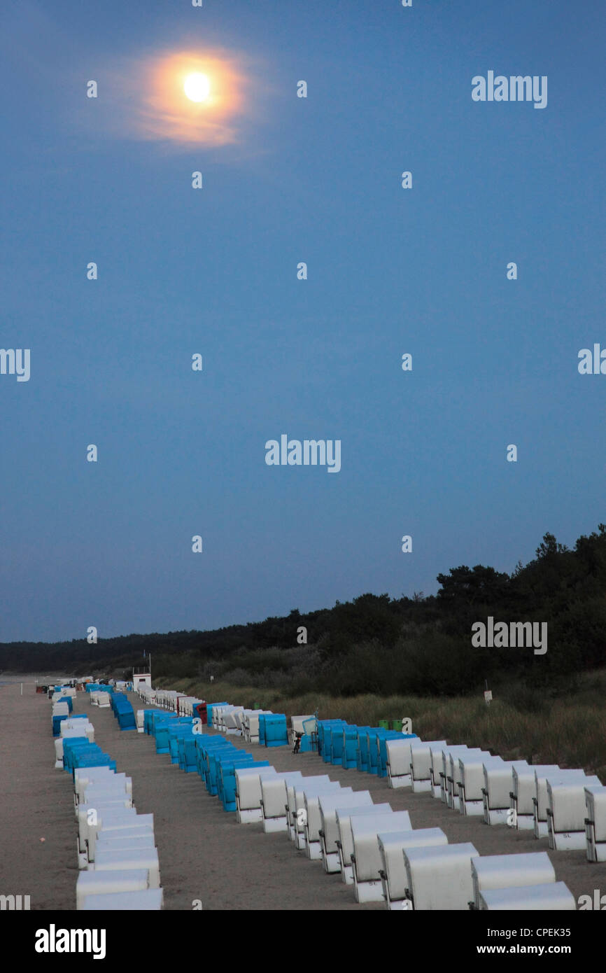 Strand in Zinnowitz (Usedom); beach in Zinnowitz with moon at dusk Stock Photo