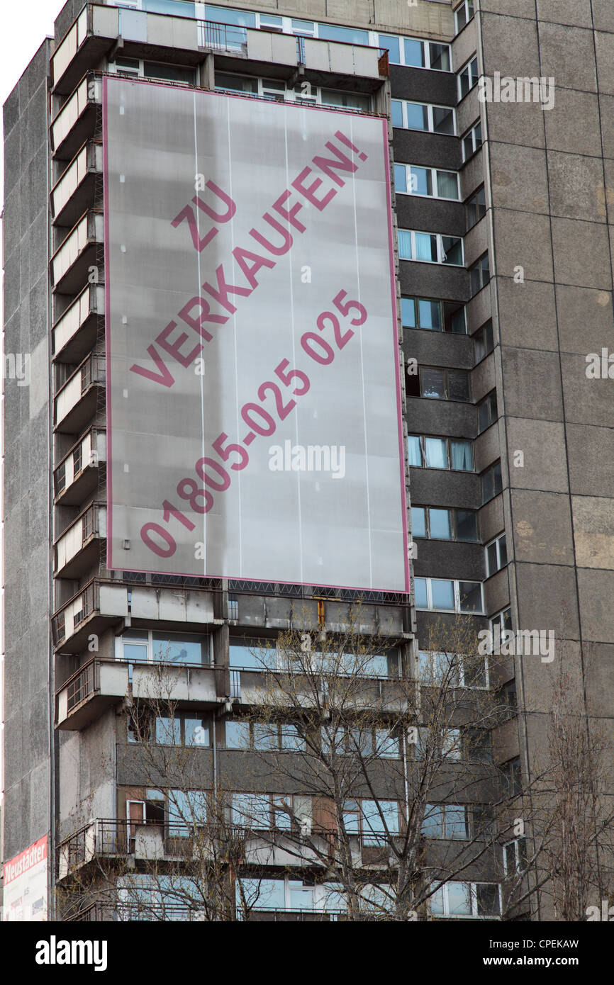 ruinous highrise building "Scheibe" in Halle (Neustadt) for sale Stock