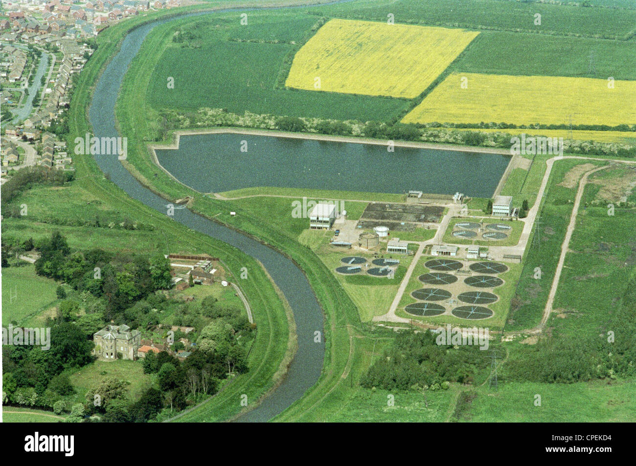 Oblique aerial view of north Hull showing sewage works adjacent to the River Hull which has now been demolished for housing Stock Photo