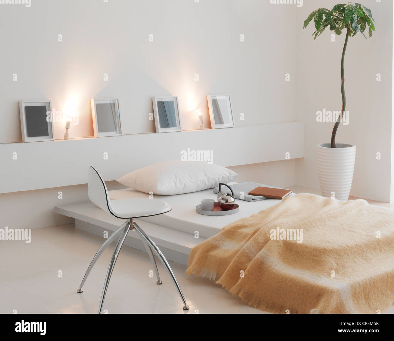 White Contemporary Bedroom Stock Photo - Alamy