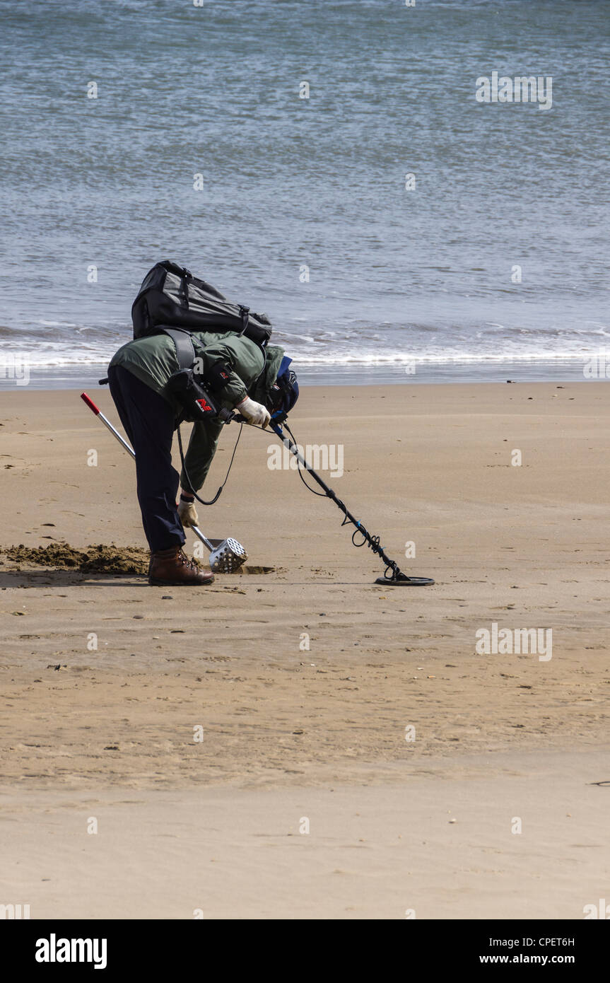 metal detector hires stock photography and images Alamy