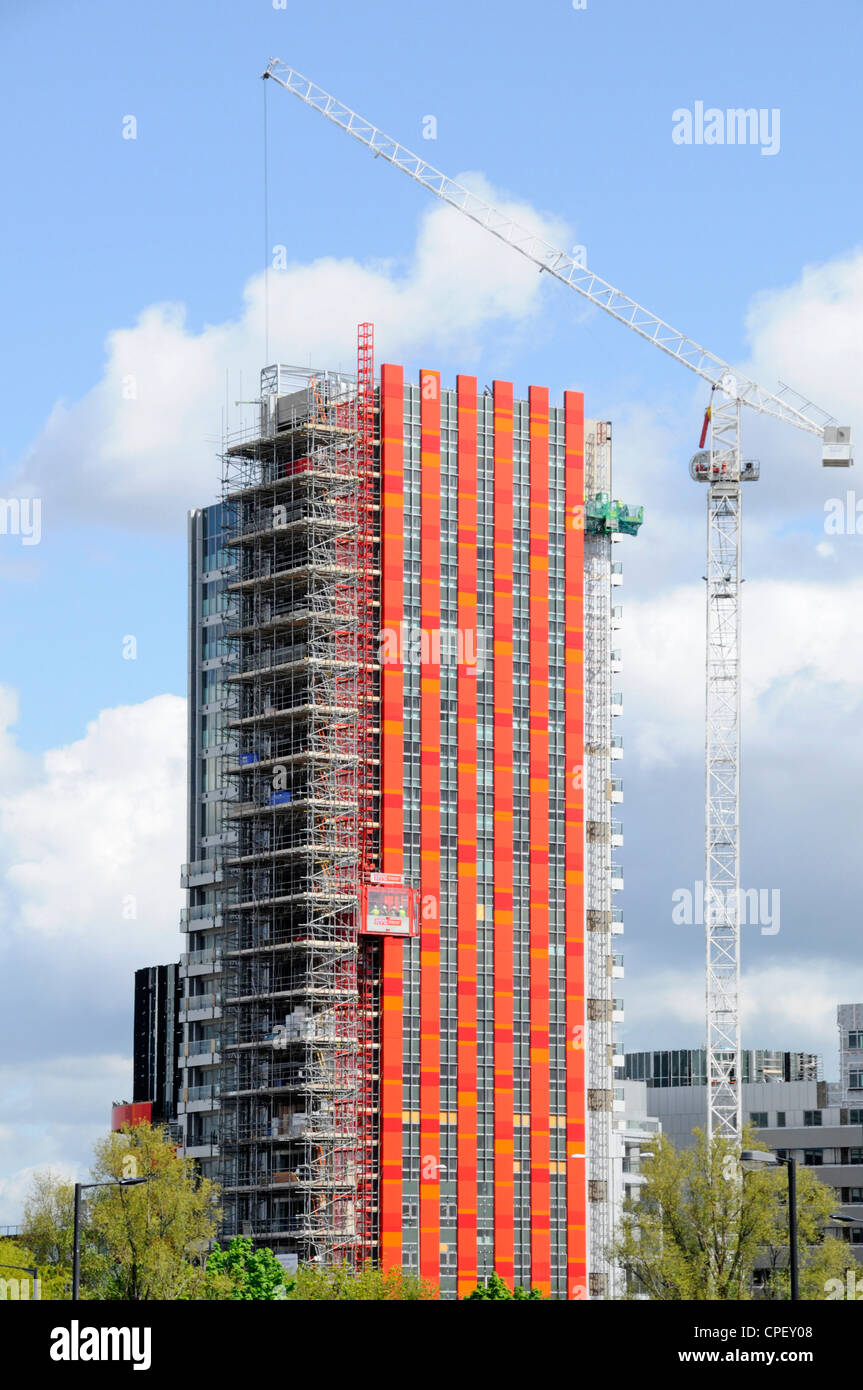 High rise tower block external cladding hi-res stock photography and ...
