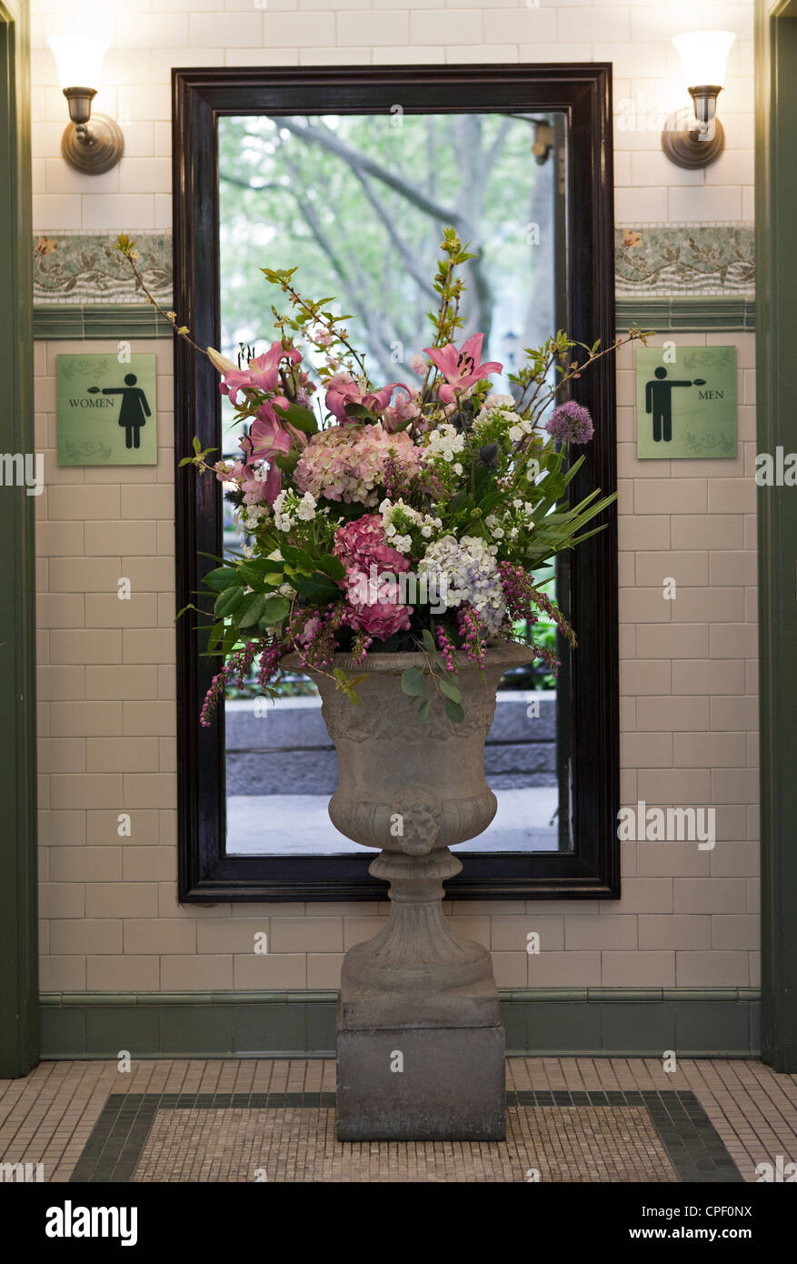 Public Bathroom Restroom Loo High Resolution Stock Photography And Images Alamy