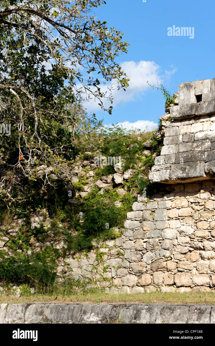 Close-up of a crumbling Mayan wall amid the ruins of Chichen Itza, Yucatan, Mexico. Stock Photo