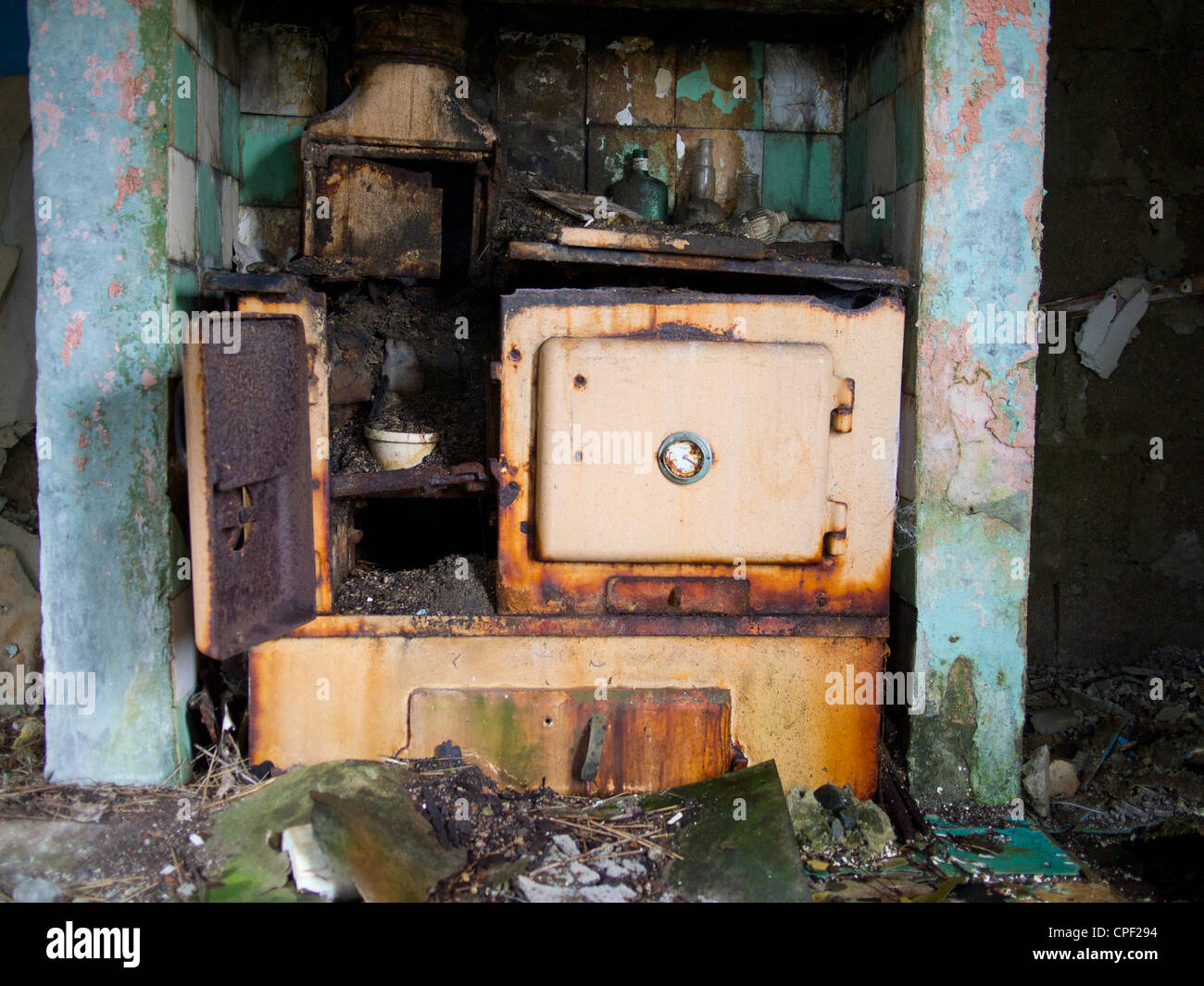 Old Rusting Rayburn, Isle of Lewis, Scotland Stock Photo