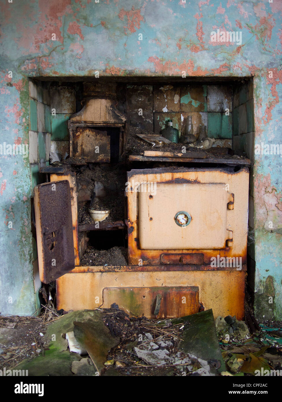 Old Rusting Rayburn, Isle of Lewis, Scotland Stock Photo