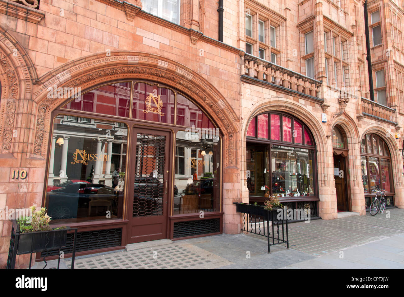 Exclusive shops in Mount Street, Mayfair, London, England, UK Stock