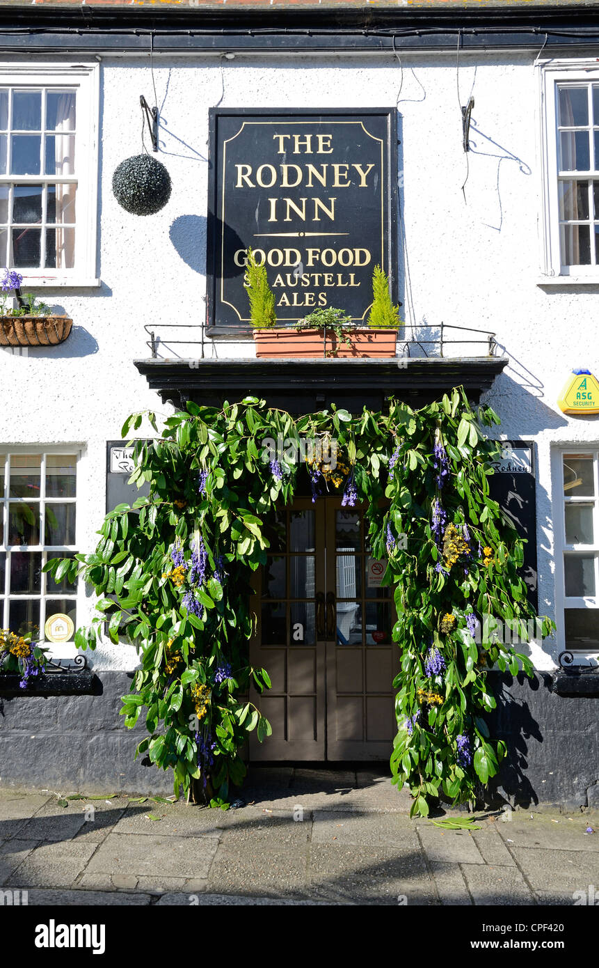 A pub in Helston, Cornwall, UK, traditionally decorated for the annual Flora Day celebrations Stock Photo