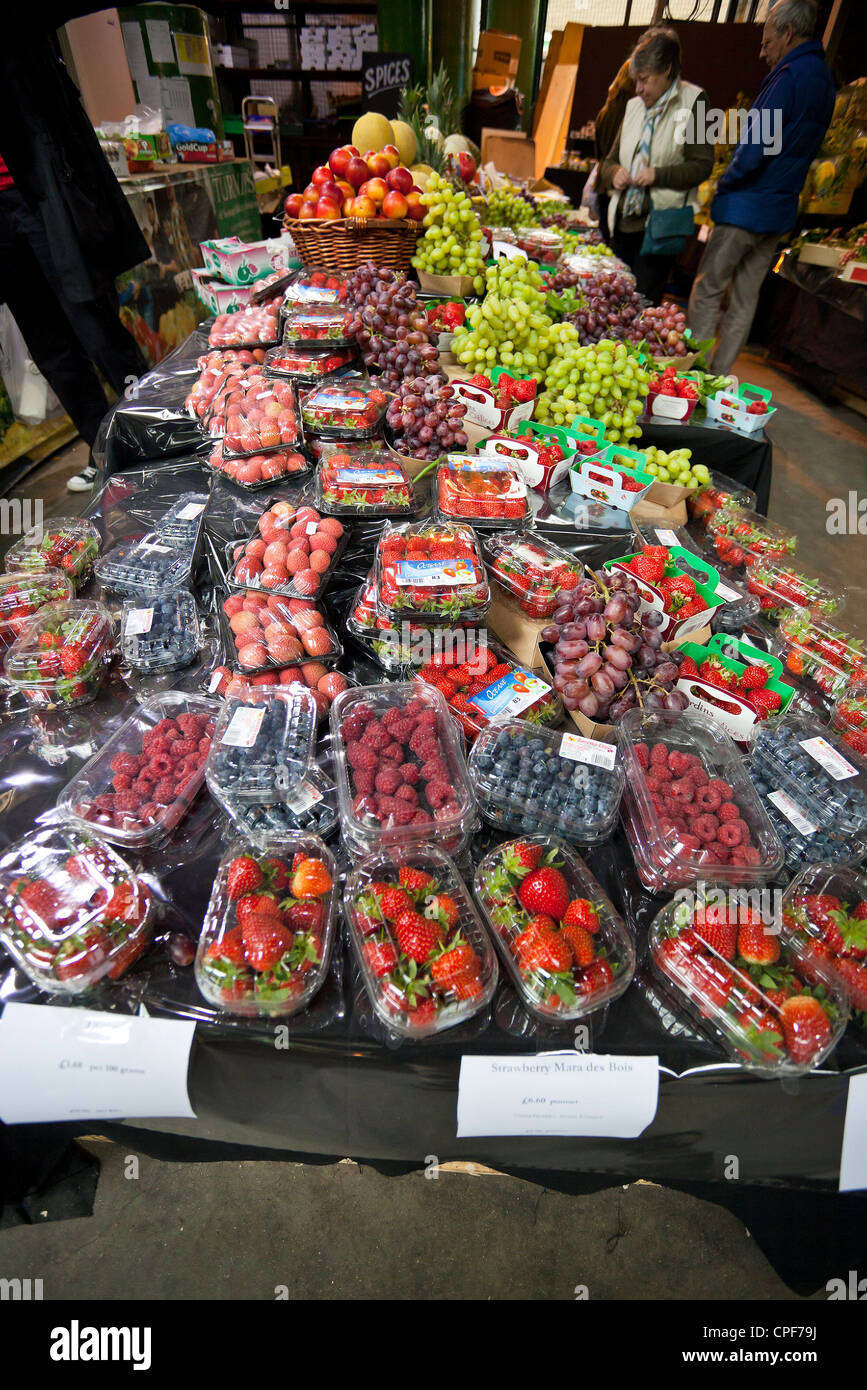 Organic fruit stall in Borough Market, London, England, UK Stock Photo