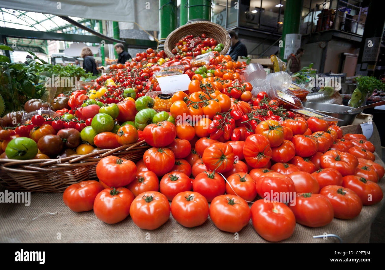 Organic tomatoes, Borough Market, London, England, UK Stock Photo