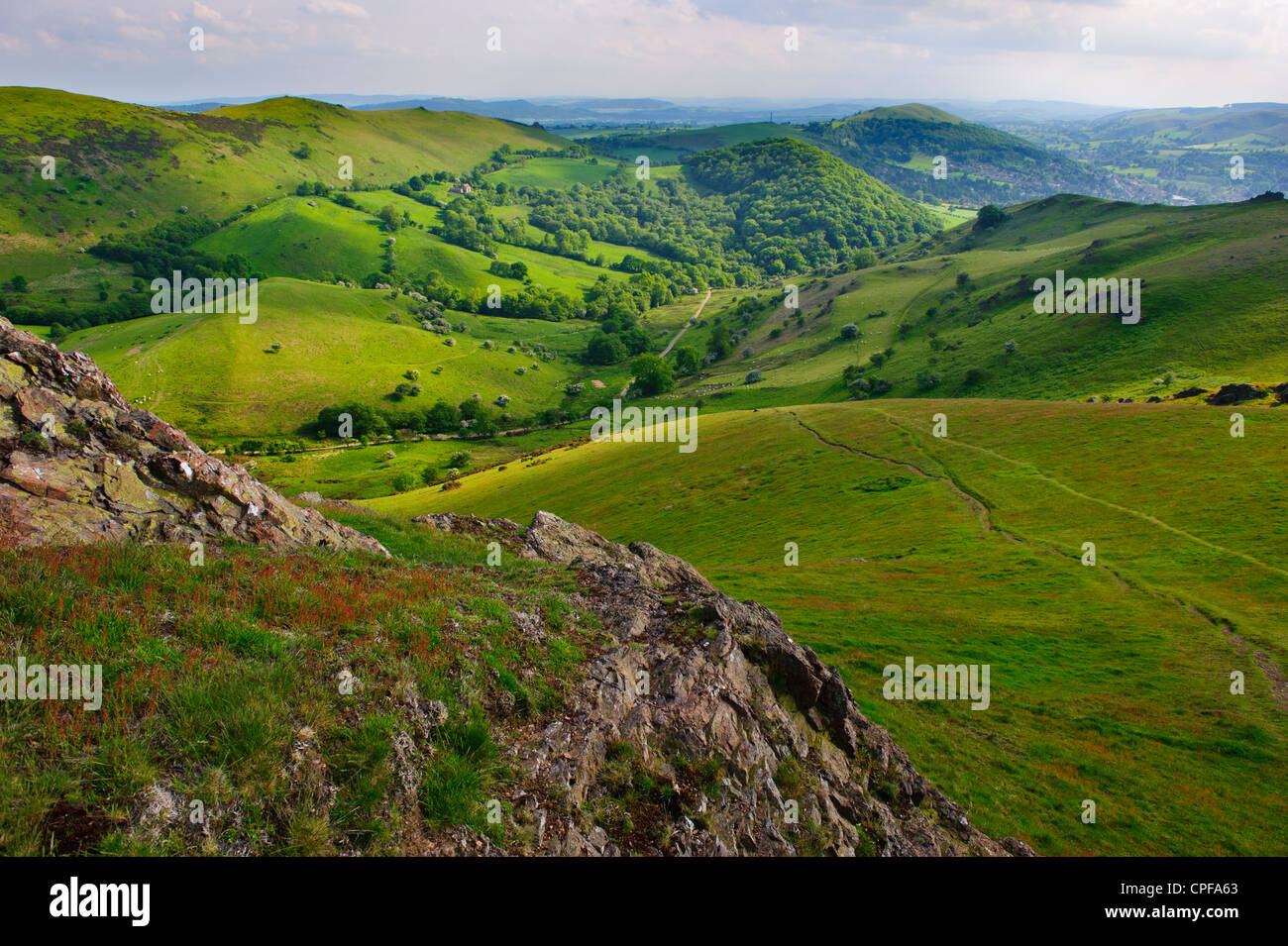 High on the ridge of Caer Caradoc, Shropshire, England, looking towards Hope Bowdler Hill with Wenlock Edge in the distance Stock Photo
