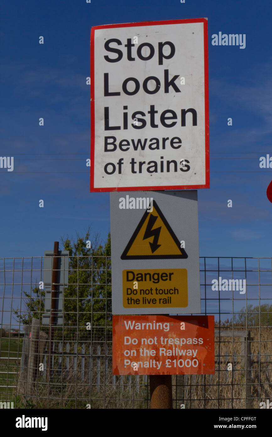 Level Crossing Sign High Resolution Stock Photography And Images Alamy