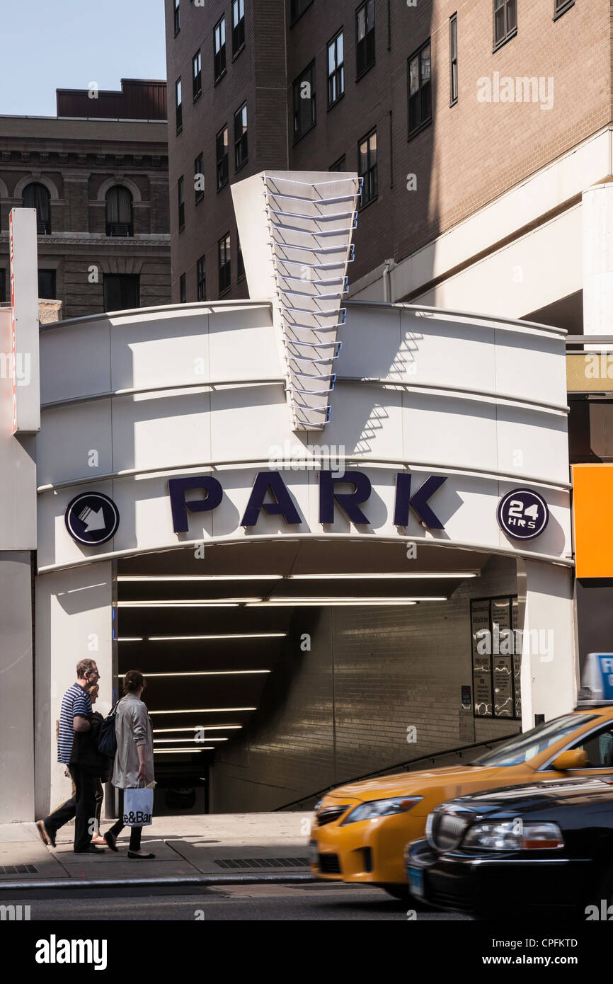 Nyc taxi garage hires stock photography and images Alamy