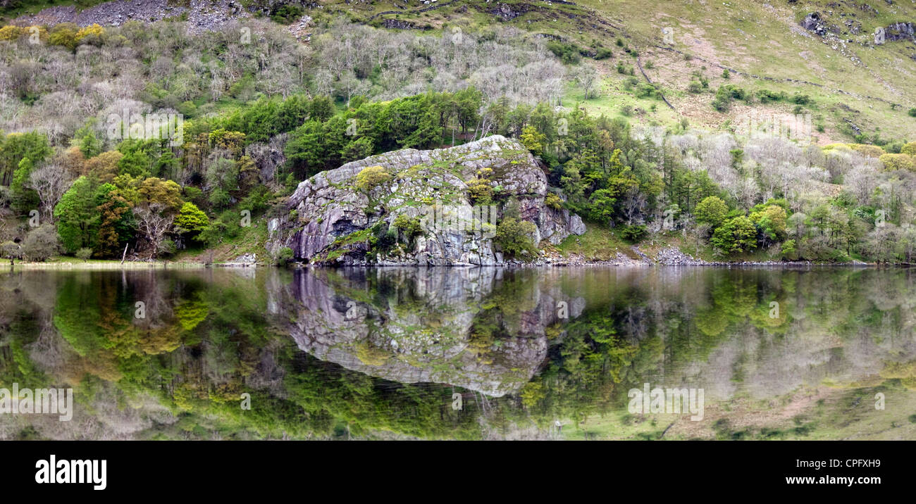 Elephant Rock On The Banks Of Llyn Gwynant In The Snowdonia National Park North Wales Stock Photo Alamy