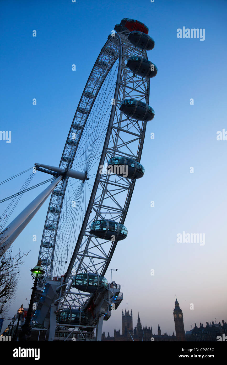 Dusk london hi-res stock photography and images - Alamy