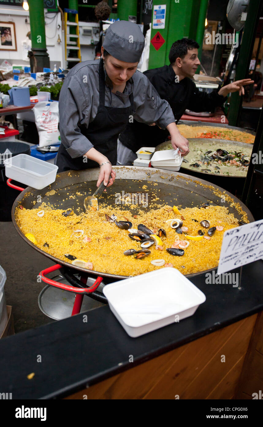 Paella stall, Borough Market, London, England, USA Stock Photo