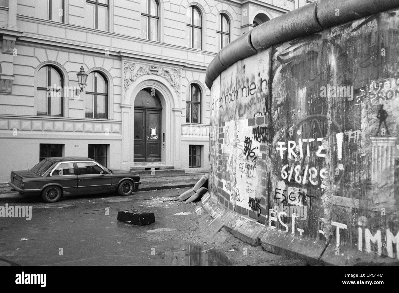 Graffiti on berlin wall Black and White Stock Photos & Images Alamy