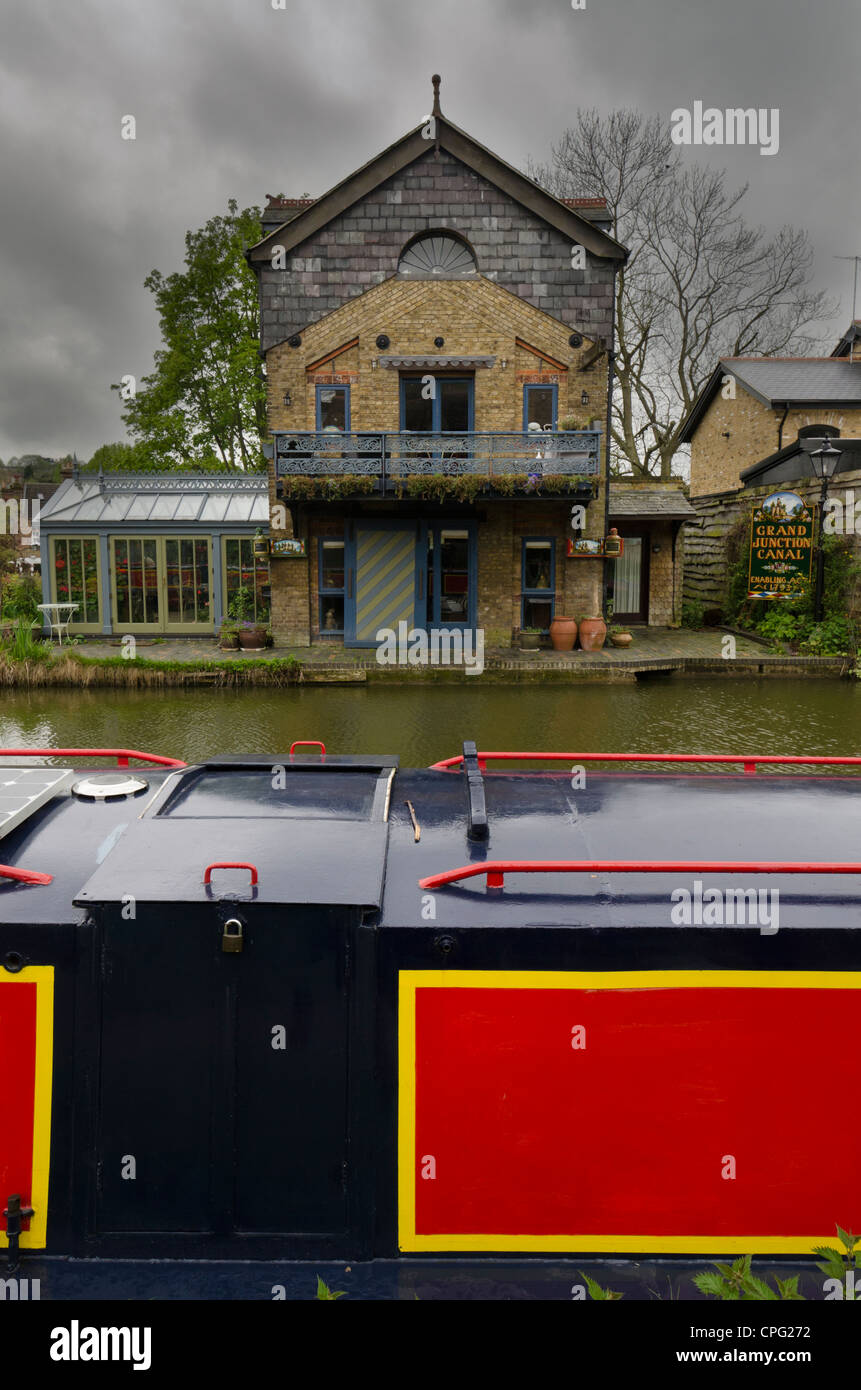 a narrow boat opposite the 'Warehouse' now a private home on the Grand Union Canal Berkhamsted UK Stock Photo