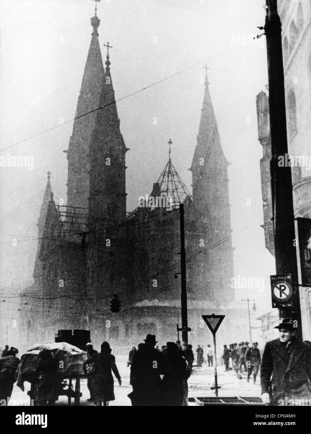 post war period, destroyed cities, Germany, Berlin, Kaiser Wilhelm Memorial Church, 1945, Additional-Rights-Clearences-Not Available Stock Photo