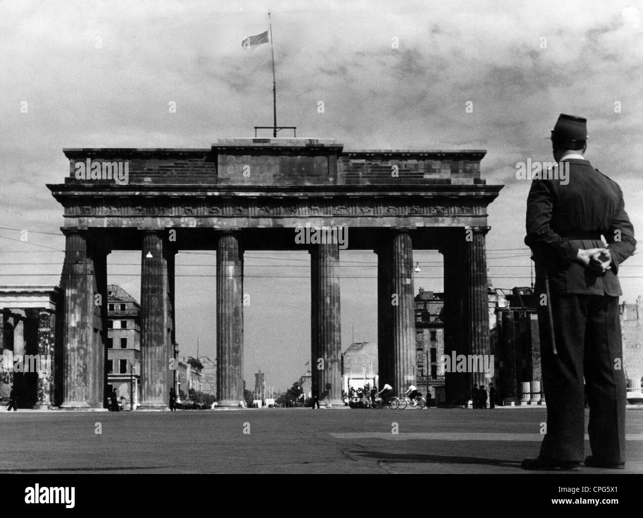 geography / travel, Germany, Berlin, Brandenburg Gate, view from the west side, 1951, Additional-Rights-Clearences-Not Available Stock Photo