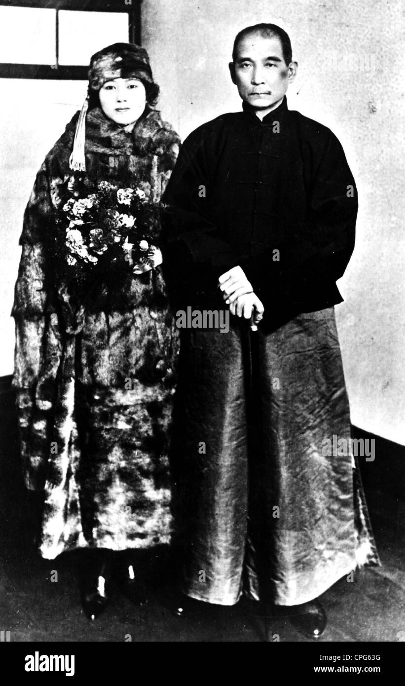 Sun Yat Sen, 12.11.1866 - 12.3.1925, Chinese politician, full length, with his wife, circa 1915, Stock Photo