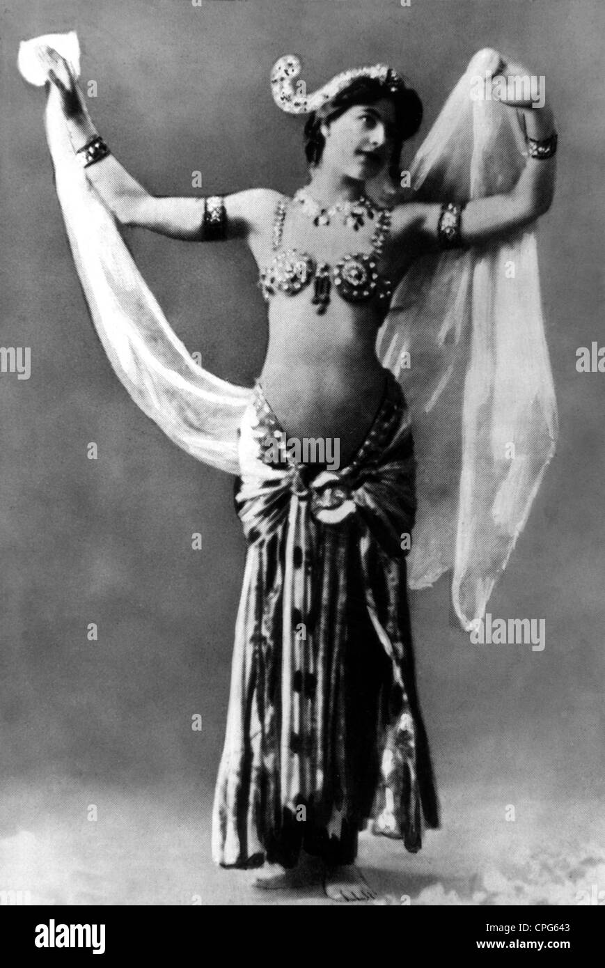 Mata Hari, 7.8.1876 - 15.10.1917, Dutch dancer and courtesan Stock Photo -  Alamy