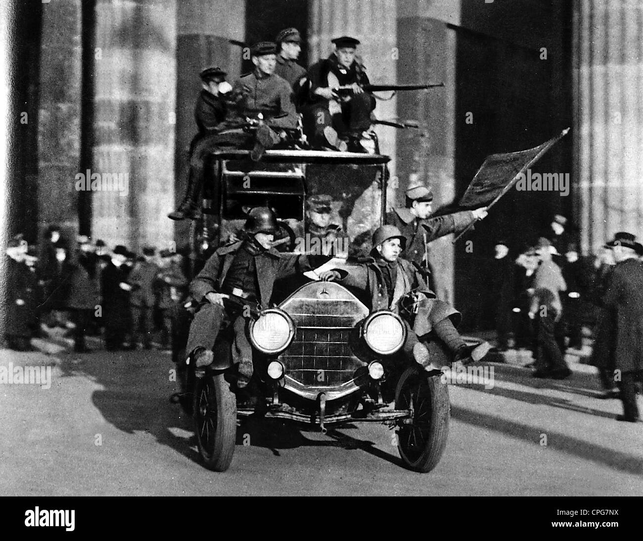 events, German Revolution of 1918/1919, car with revolutionaries, at the Brandenburg Gate, Berlin, 9.11.1918, Germany, German Empire, Reich, end of First World War, WWI, uprising, revolt, 1910s, historic, historical, 10s, 20th century, flag, people, Additional-Rights-Clearences-Not Available Stock Photo