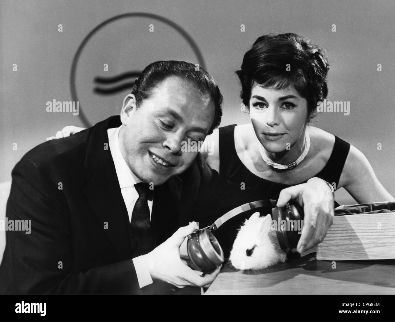 Koch, Marianne, * 19.8.1931, German actress, with Helmut Zacharias, TV show 'Steht's in den Sternen', SWF, 17.2.1964, Stock Photo