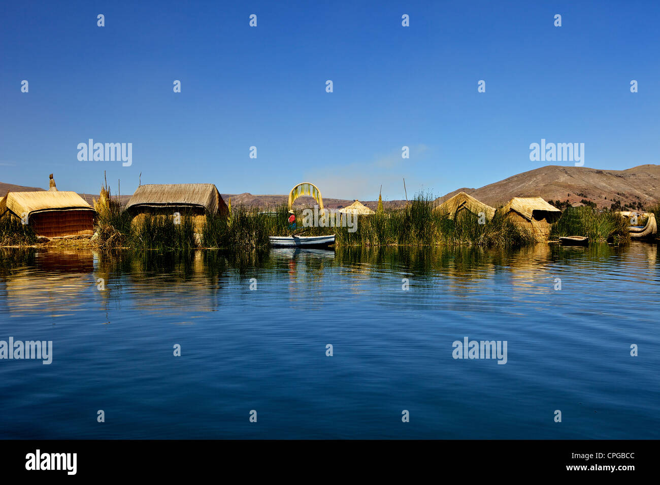 Floating islands Uros traditional reed boats and reed houses, Flotantes ...