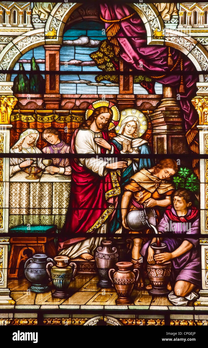 Jesus turns water into wine hi-res stock photography and images - Alamy