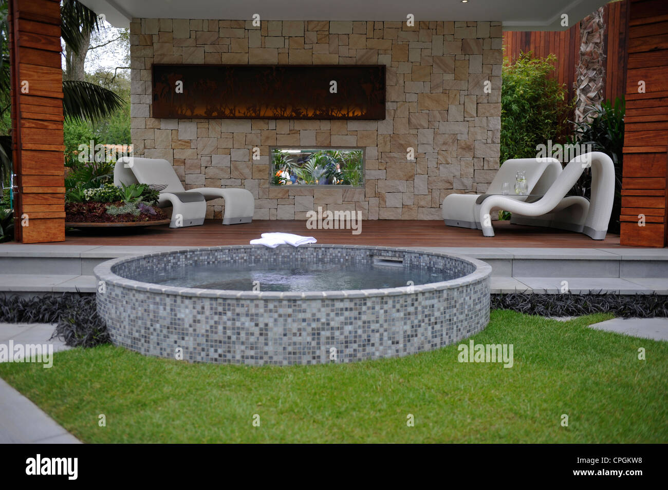Jacuzzi garden hires stock photography and images Alamy