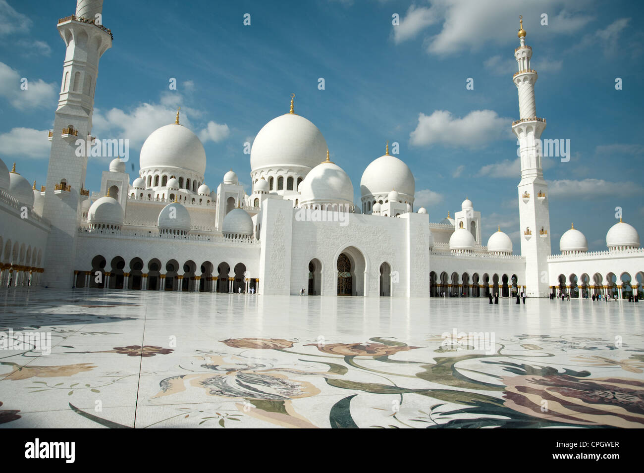Храм для индусов в арабских эмиратах. Абу-Даби мечеть шейха Зайеда. Большая мечеть шейха Зайеда в Абу-Даби. Мечеть в Дубае шейха Зайда. Белая мечеть шейха Зайда в Абу-Даби.