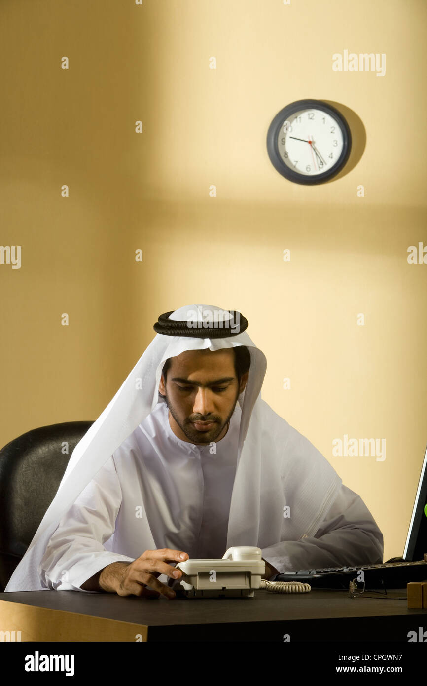 Arab man waiting phone hi-res stock photography and images - Alamy