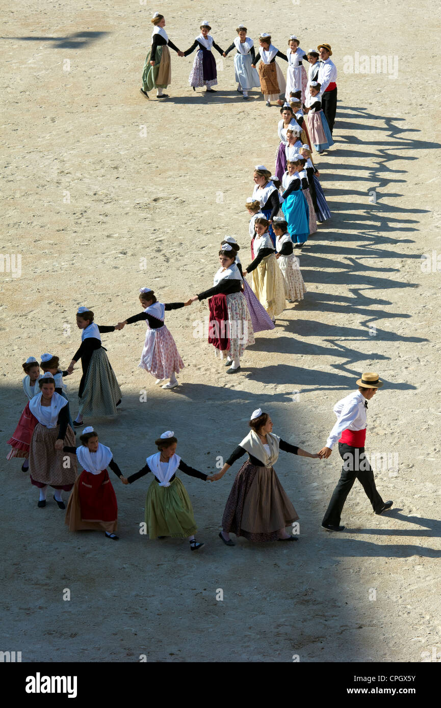 France, Bouches du Rhone (13), Arles, costume Day, parade, folk dance, the farandole. Stock Photo