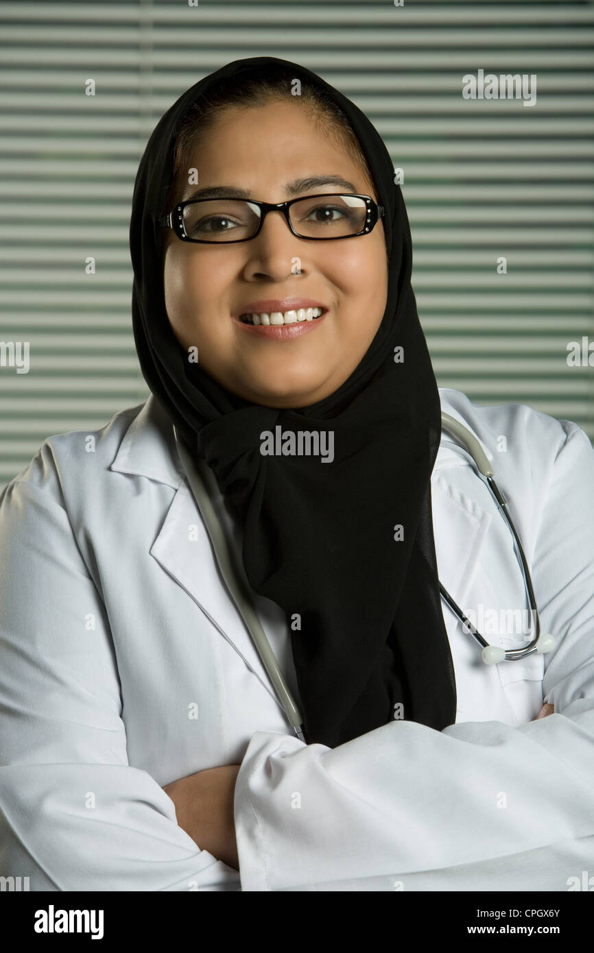 Doctor woman crossed arms hi-res stock photography and images - Alamy