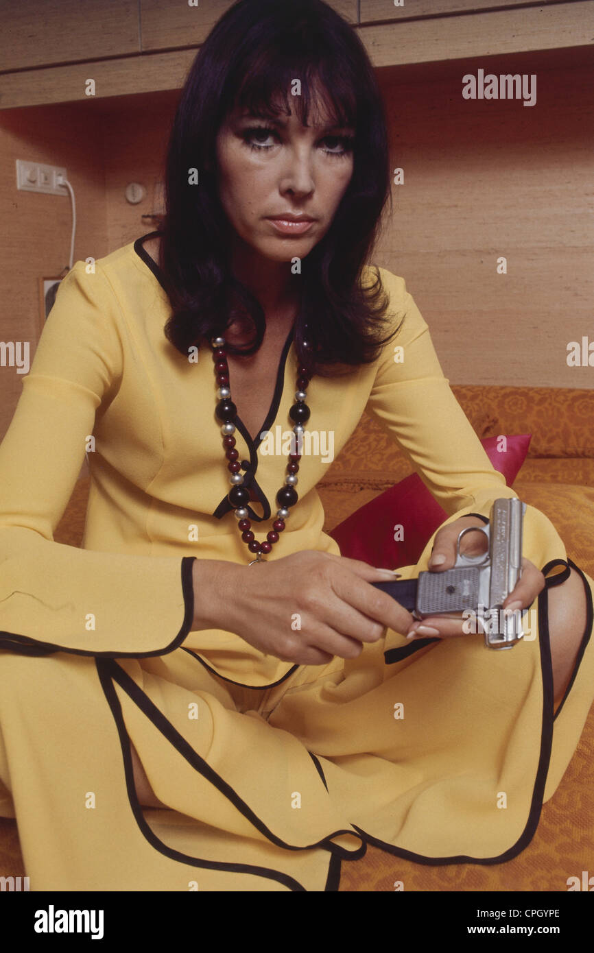 Schuermann, Petra, 15.9.1935 - 13.1.2010, German actress, TV presenter, half length, sitting, 1970s, Stock Photo