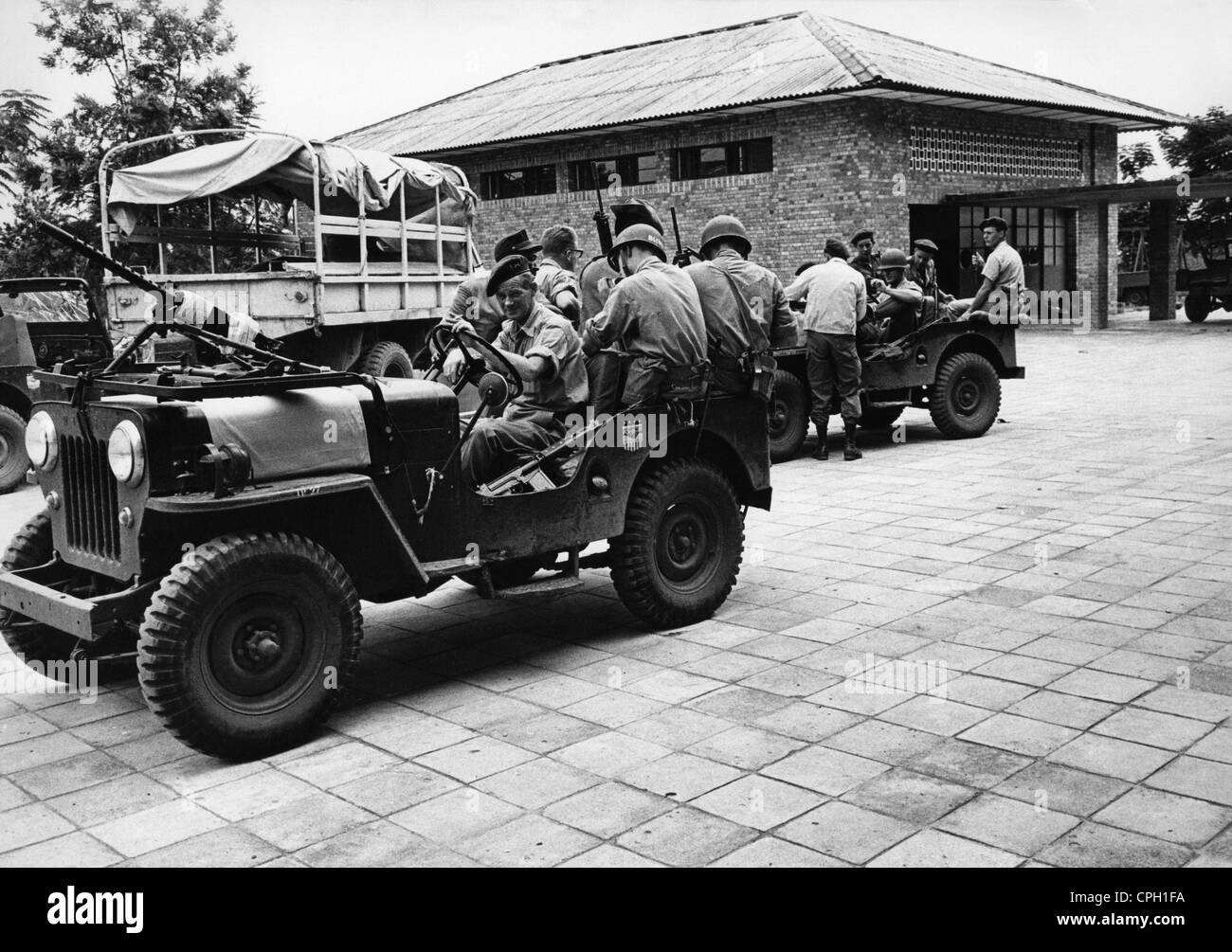 geography/travel, Congo, events, Simba uprising 1964 - 1965, mercenaries with jeeps, Lisala, Equateur province, 6.10.1964, Democratic Republic of the Congo, Congo Crisis, Civil War, military, arms, Africa, 20th century, historic, historical, Willy's Jeep, 1960s, people, Additional-Rights-Clearences-Not Available Stock Photo