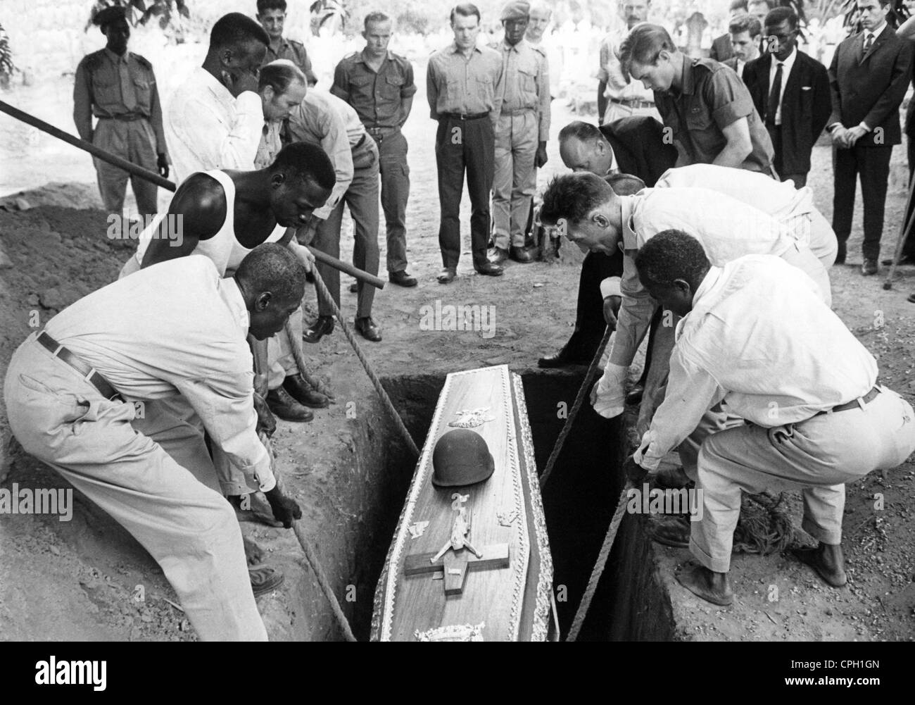 geography/travel, Congo, events, Simba uprising 1964 - 1965, funeral of the killed mercenary Ernest Young from Rhodesia, Leopoldville, 6.10.1964, mercenaries, Democratic Republic of the Congo, Congo Crisis, Civil War, military, Africa, 20th century, historic, historical, 1960s, people, Additional-Rights-Clearences-Not Available Stock Photo