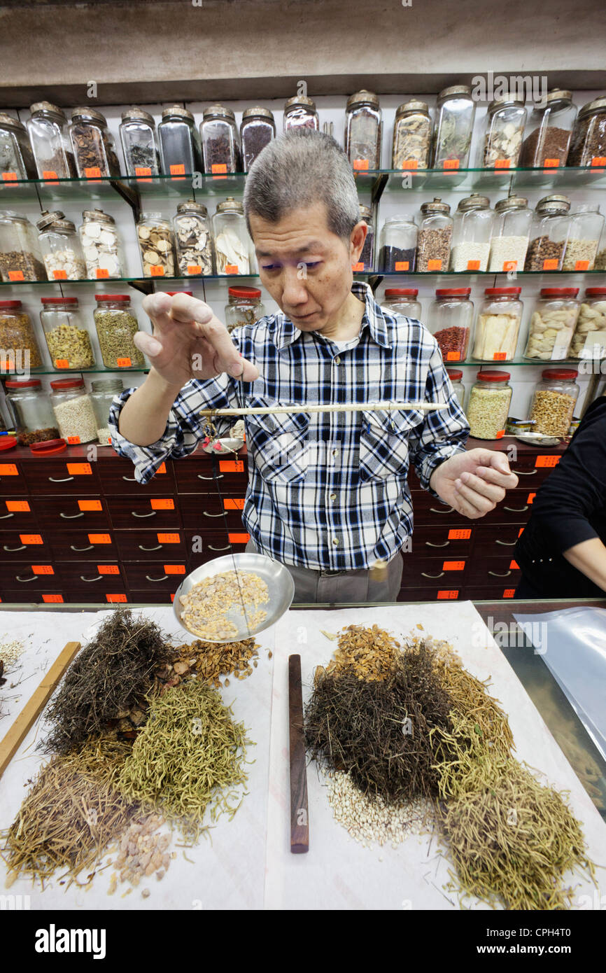 Asia, China, Hong Kong, Sheung Wan, Chinese Medicine, Herbal, Herbal Medicine, Herbalist, Medical, Doctor, Doctors, Chinese Doct Stock Photo