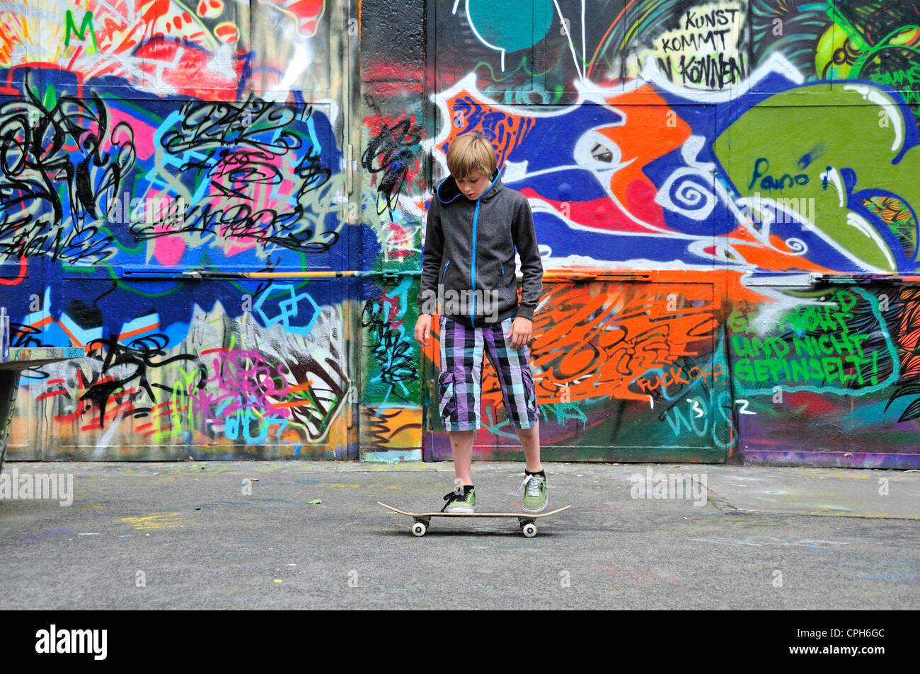 Boy, Germany, 11, Europe, leisure activity, graffiti, wall, youth