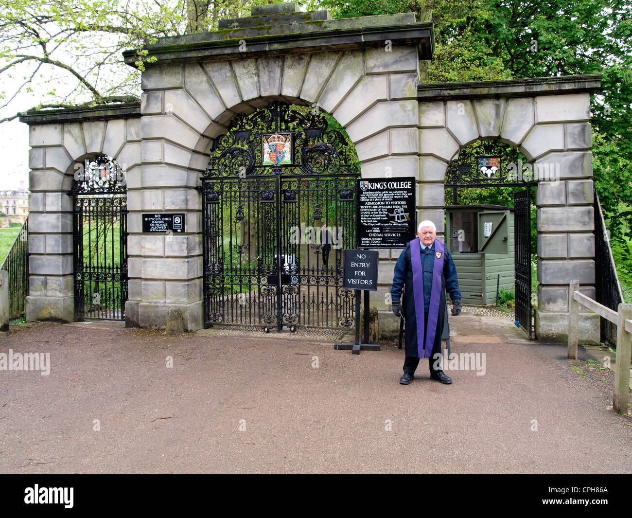 Uk security kings college gate hires stock photography and images Alamy