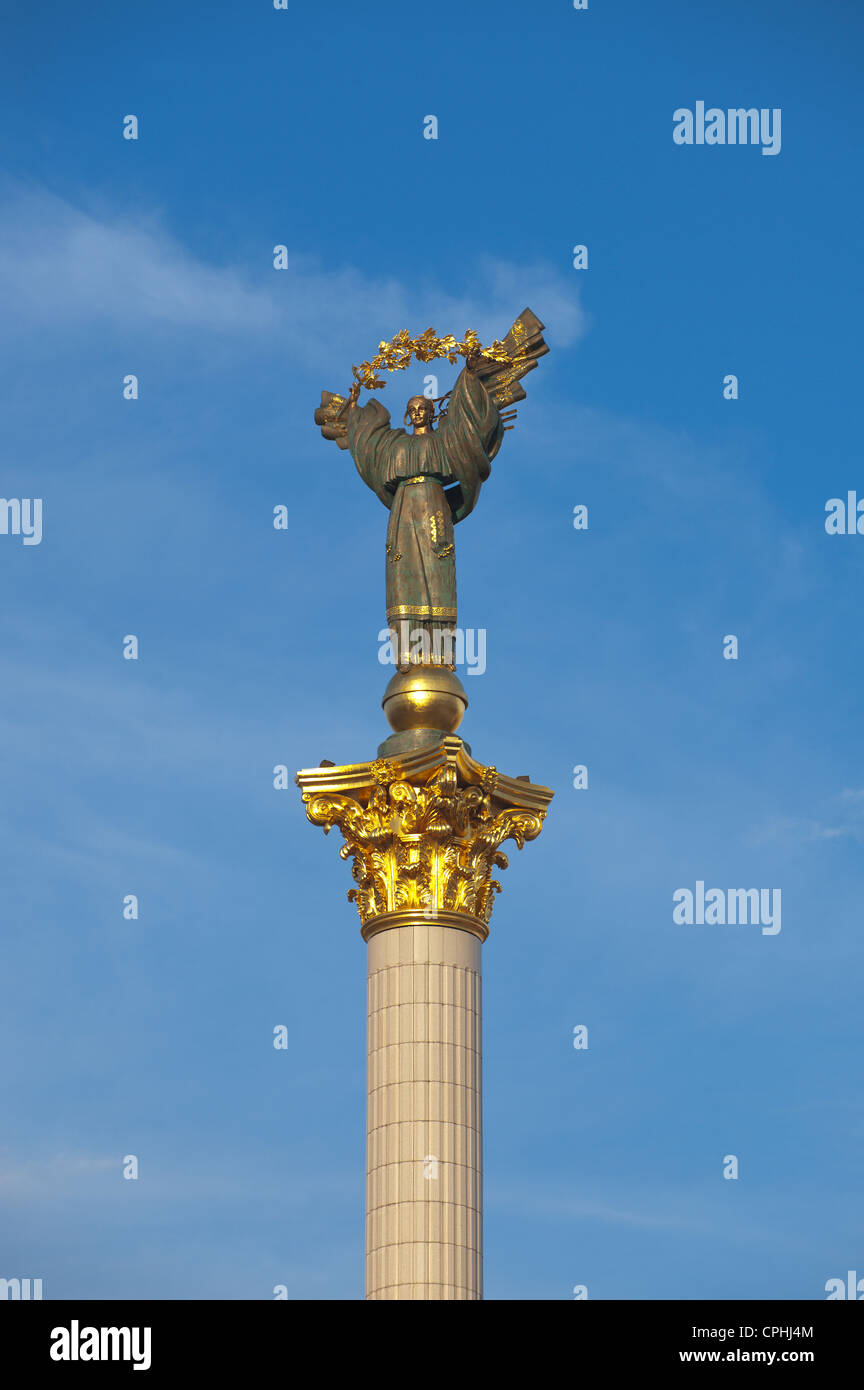 Independence Monument, Berehynia protector of Kiev atop a column