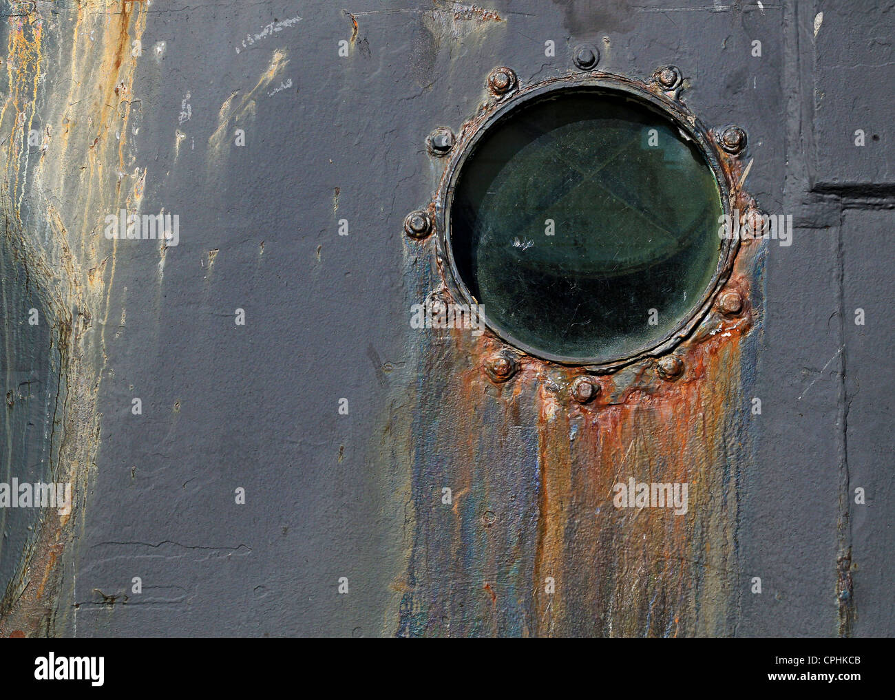 Old ship metal porthole window hi-res stock photography and images - Alamy