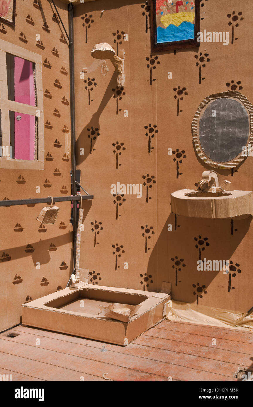 DIY cardboard bathroom Stock Photo Alamy