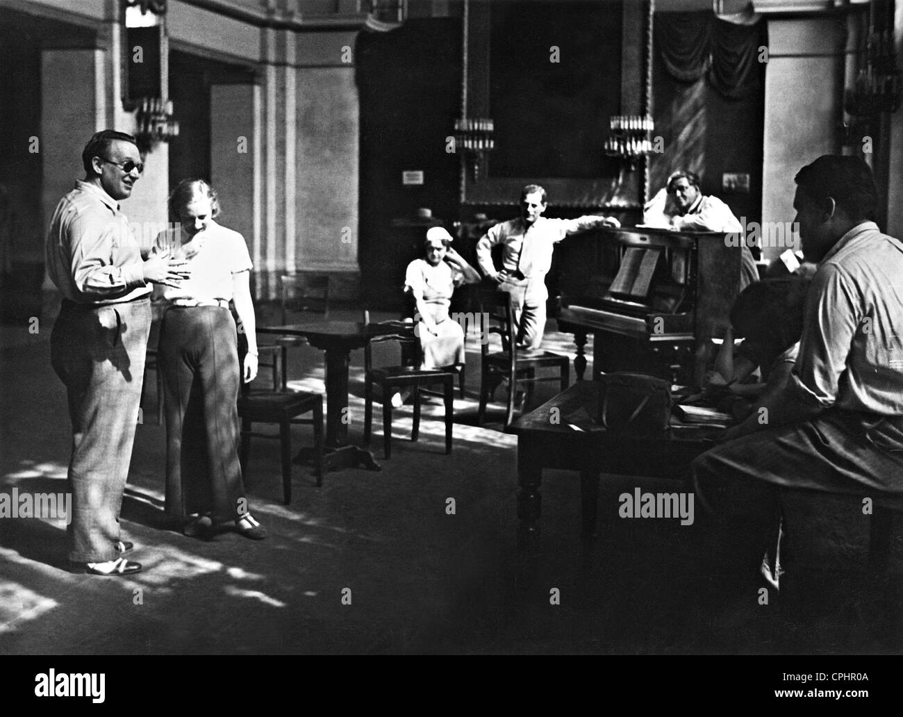 Rehearsal for 'Dreimaderlhaus' with Richard Tauber, Heide Eisler and the stage director Pless, 1932 Stock Photo