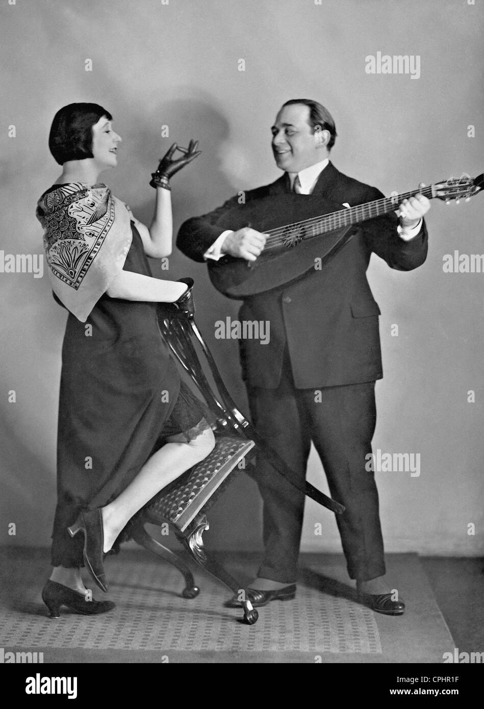 Trude Hesterberg with a mandolin player Stock Photo