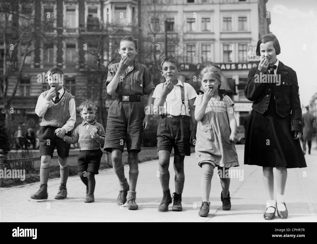 children-eating-ice-cream-1934-stock-photo-alamy