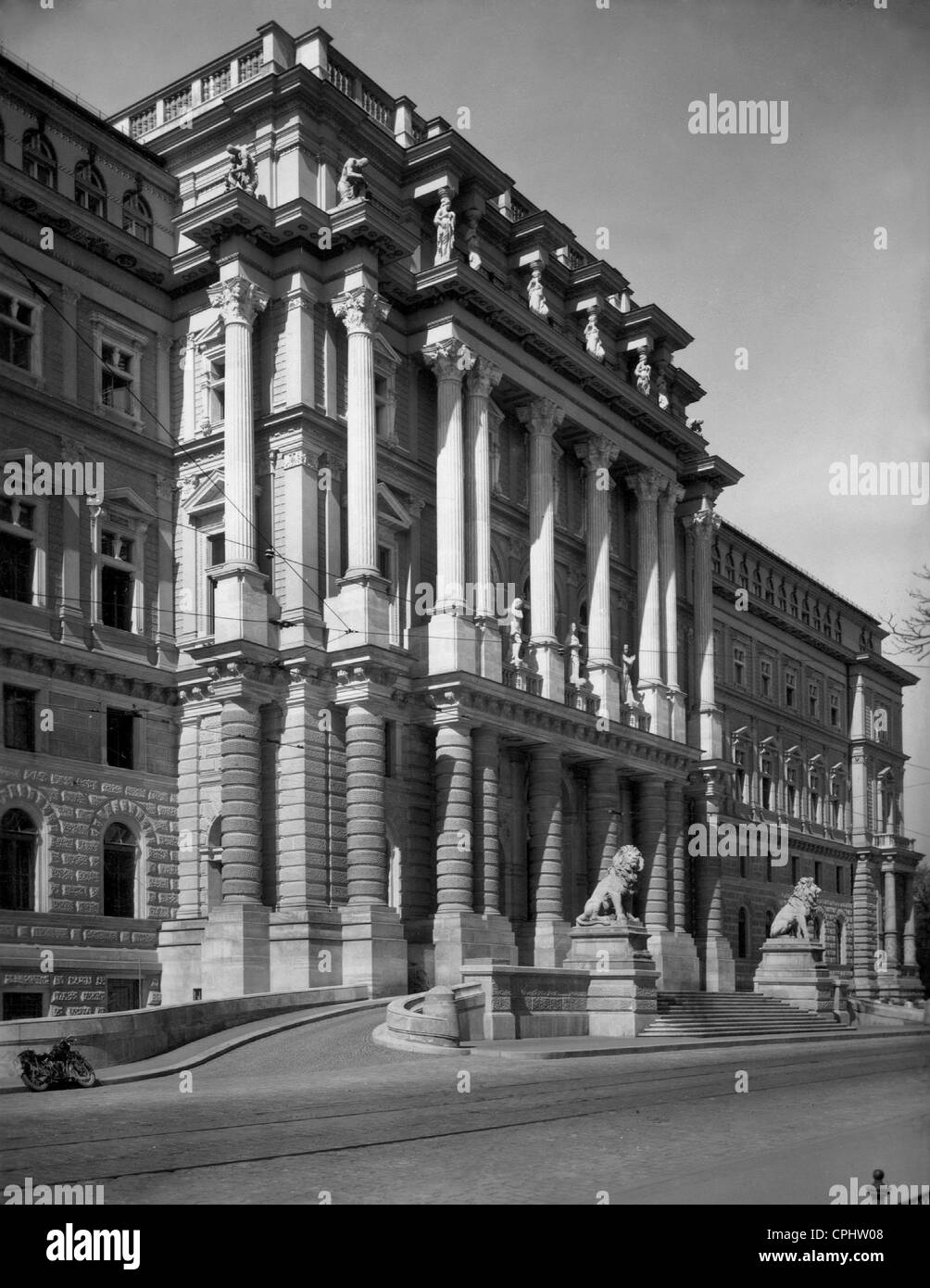 Palace of Justice in Vienna, 1937 Stock Photo