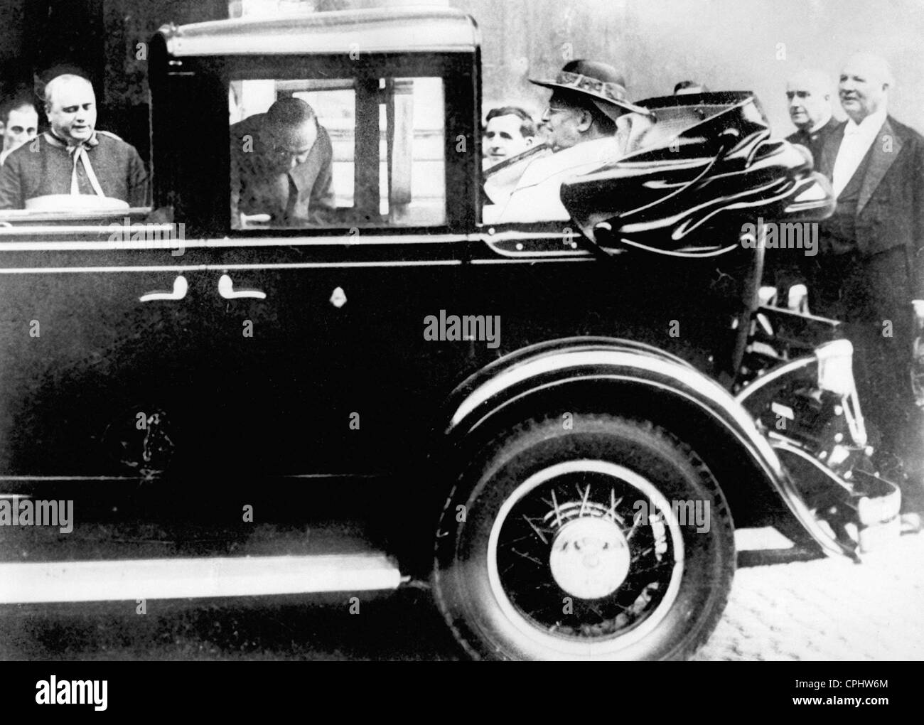 Pope Pius XI in the car, 1929 Stock Photo