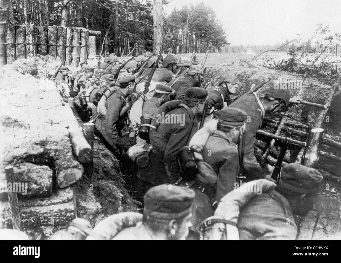 German soldiers before attacking, 1914 Stock Photo